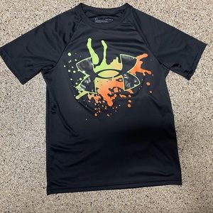 Boys size medium Under Armour, dry fit shirt.